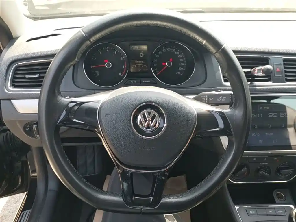 Volkswagen Lavida 2015 1.6L Manual Comfort Edition фото 11