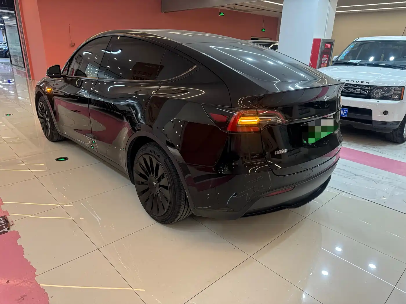 TESLA MODEL Y