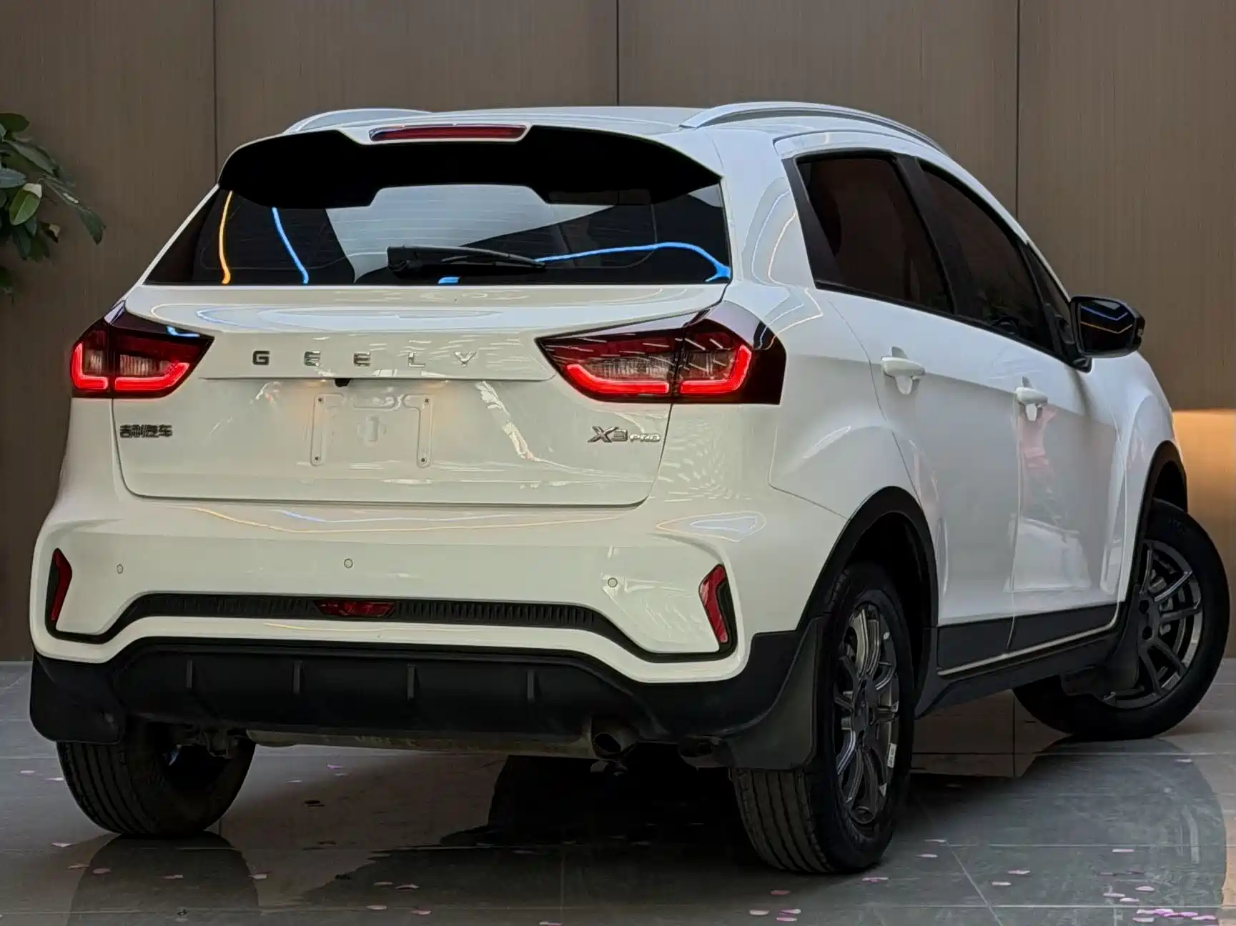 Фото 13 - Geely Vision X3