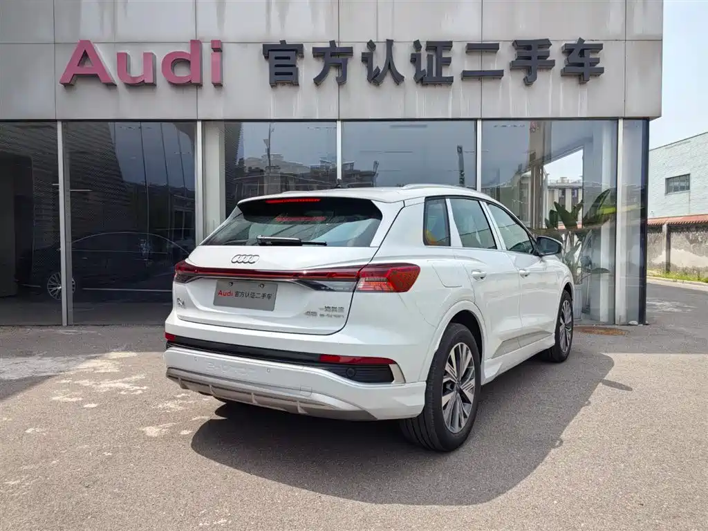 Фото 4 - Audi Q4 e-tron