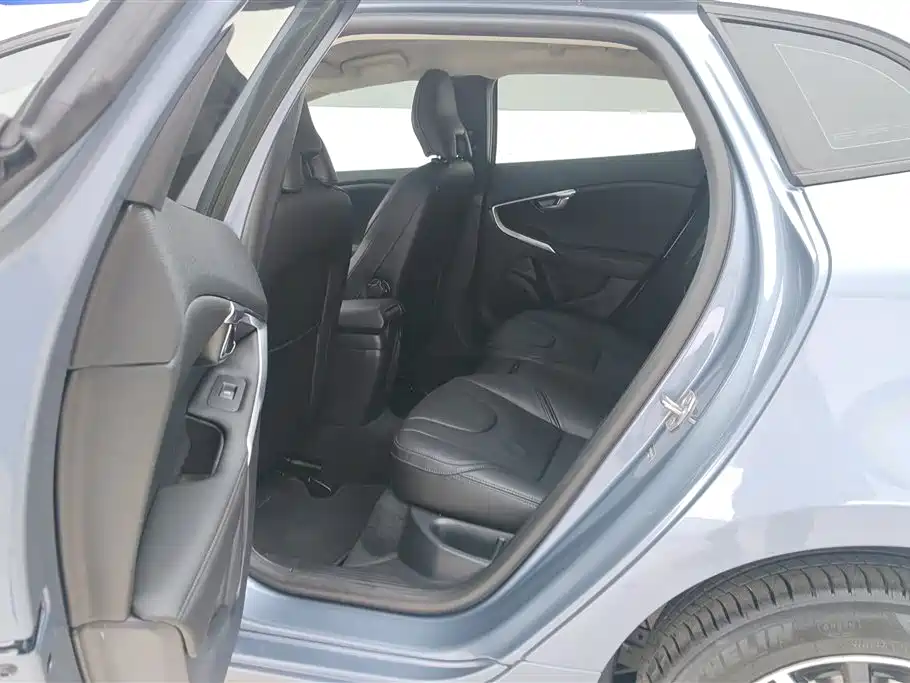 Volvo V40 2019 T3 Momentum фото 11