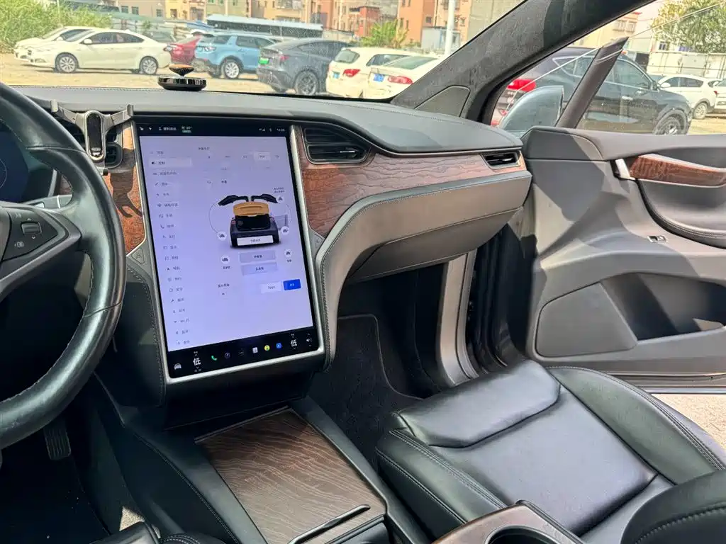 TESLA MODEL X