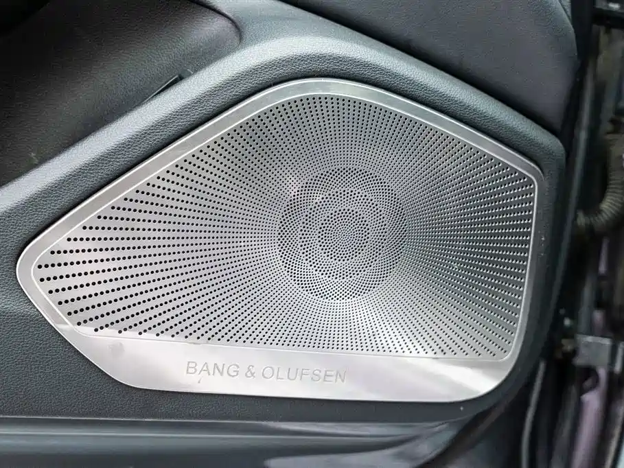 Фото 15 - Audi A4L
