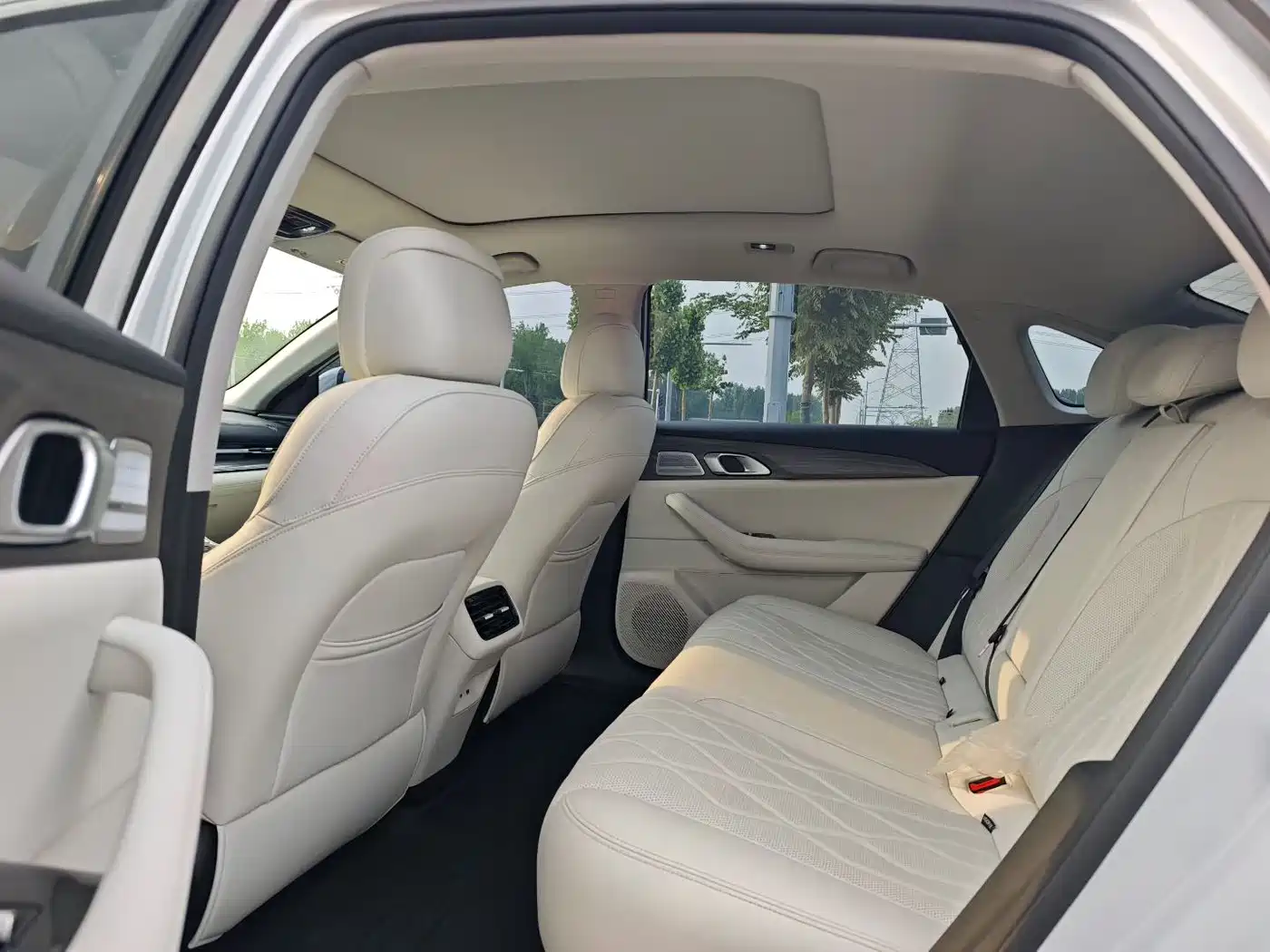 Geely Galaxy Galaxy A7 2025 EM-i 150km Long Voyage Edition фото 6
