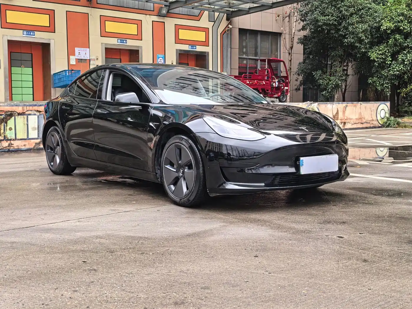 TESLA MODEL 3