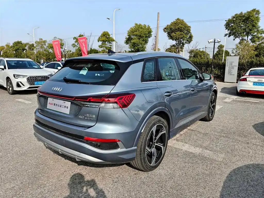AUDI Q4 E TRON