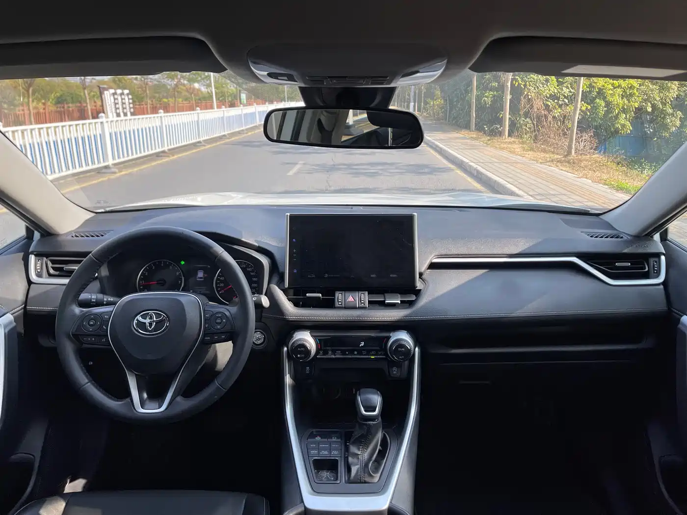 Toyota Wildlander 2022 2.0L CVT AWD Luxury Edition фото 17
