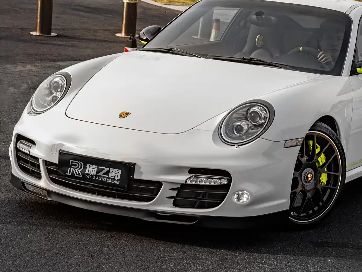 Porsche 911 2010 Turbo S 3.8T фото 2