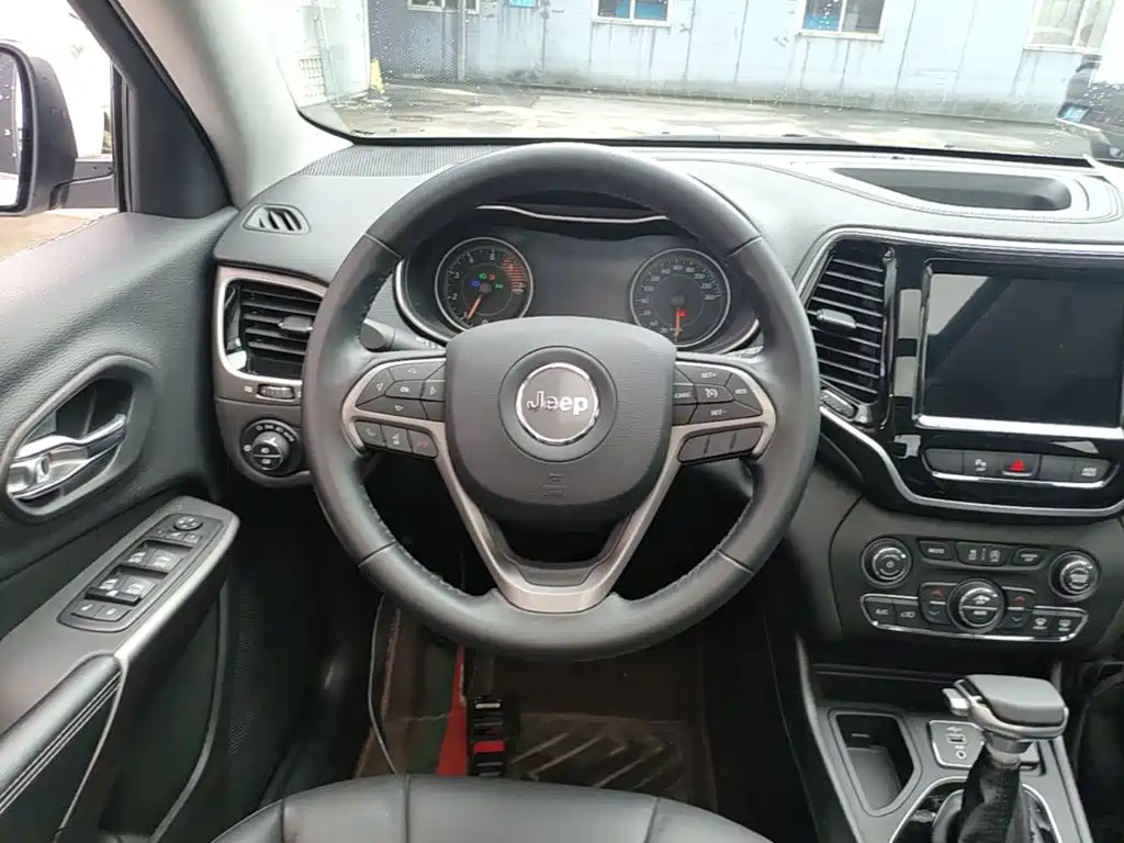Jeep Cherokee 2021 2020 2.0T 2WD Leading Edition