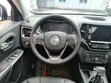 Фото 11 - Jeep Cherokee