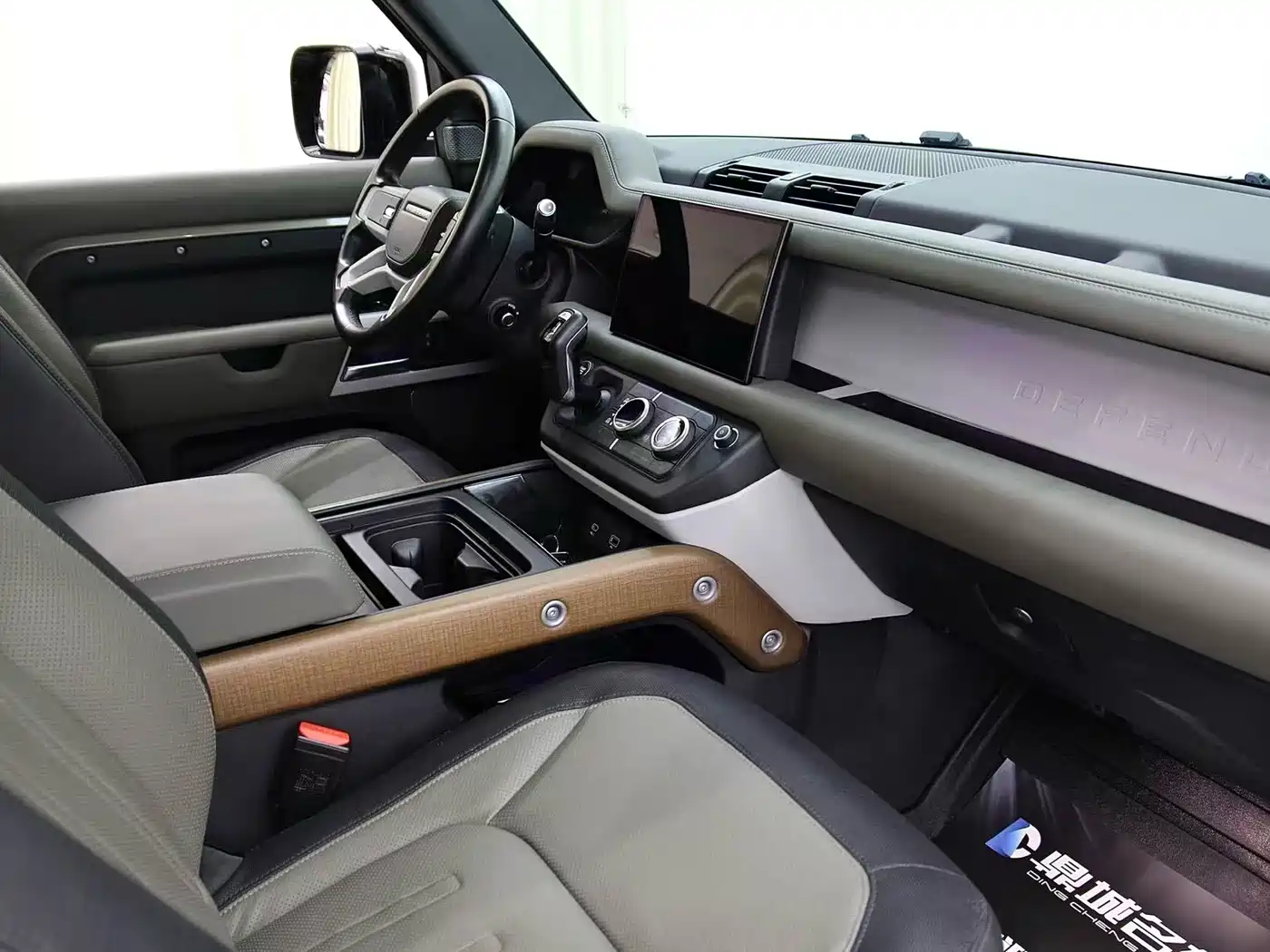 Land Rover Defender 2022 90 2.0T P300 X-DYNAMIC HSE фото 6