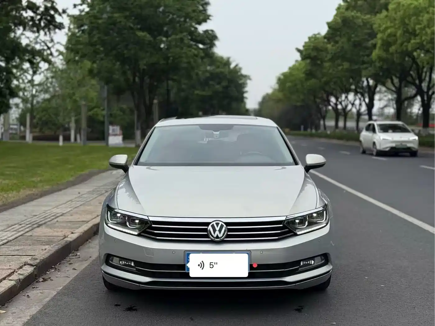 Volkswagen Magotan 2018 Facelift 330TSI DSG Luxury фото 2