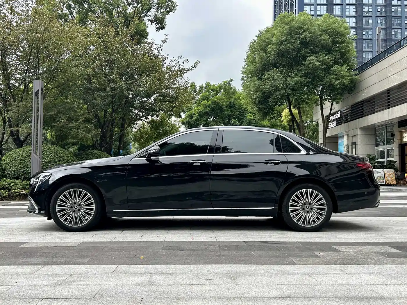 MERCEDES-BENZ E CLASS