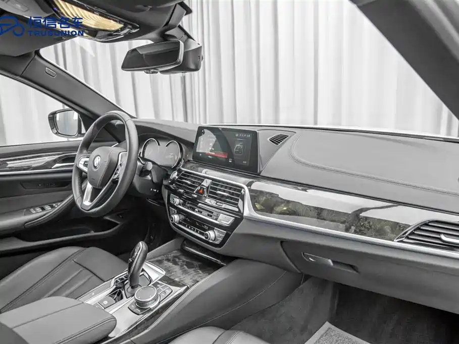 BMW 5 Series 2018 525Li M Sport Package фото 14