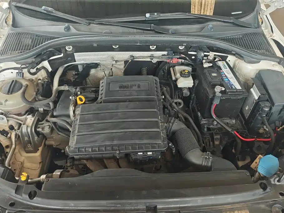 Škoda Octavia 2016 1.6L Automatic Pioneer Edition фото 10