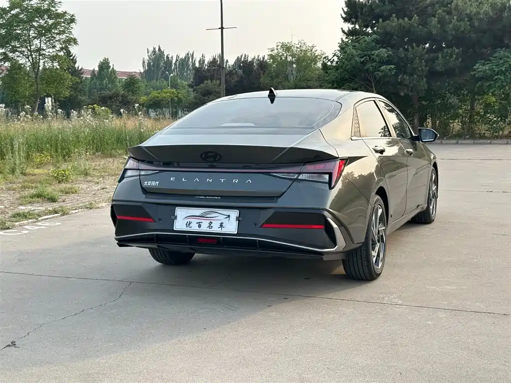 Hyundai Elantra 2023 Model 1.5L CVT LUX Premium Edition фото 6