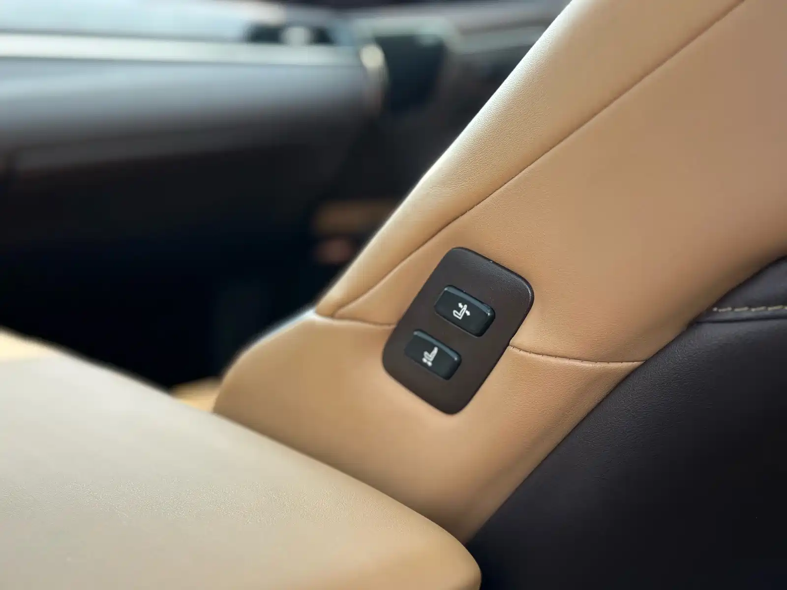 Фото 29 - Lexus ES