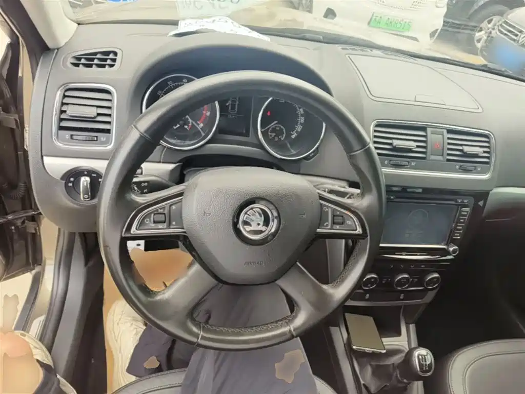 Škoda Yeti 2014 1.4TSI Manual Polar фото 11