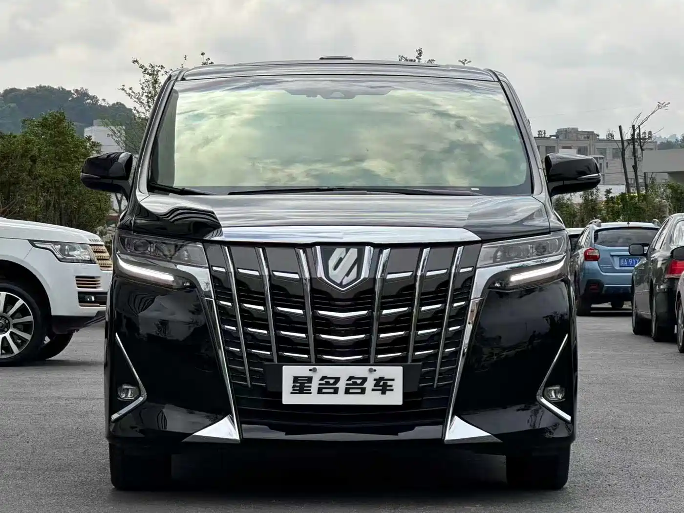 Toyota Alphard 2021 Hybrid 2.5L Premium фото 2