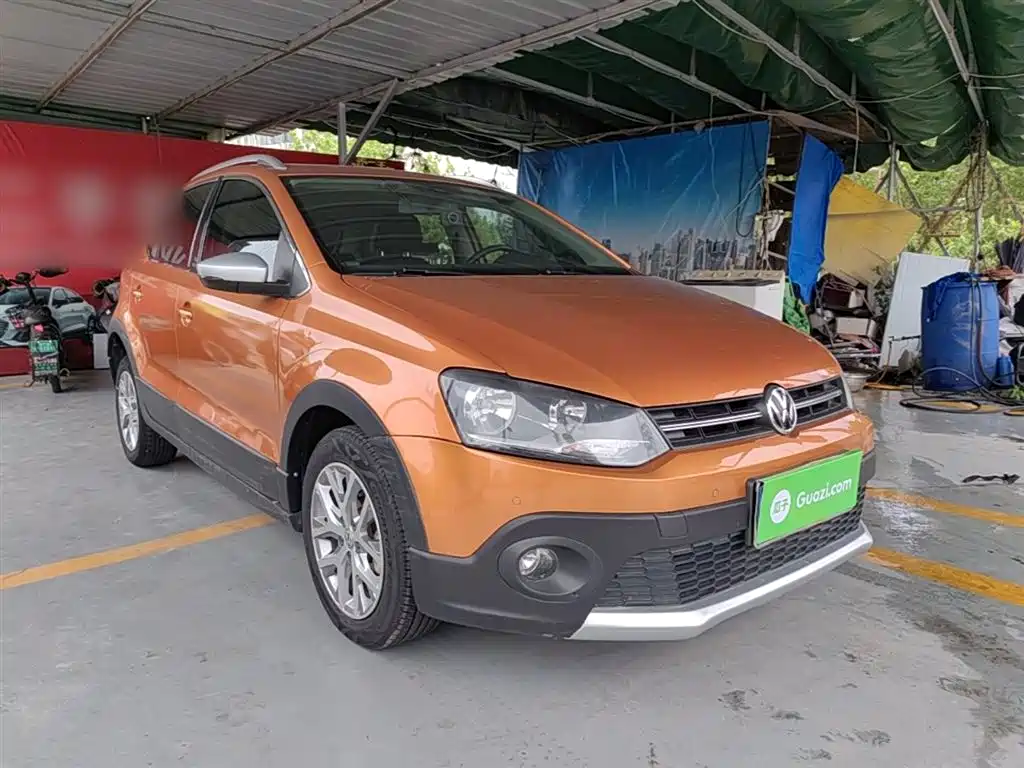 Volkswagen Polo 2016 1.6L Cross Polo Automatic фото 4