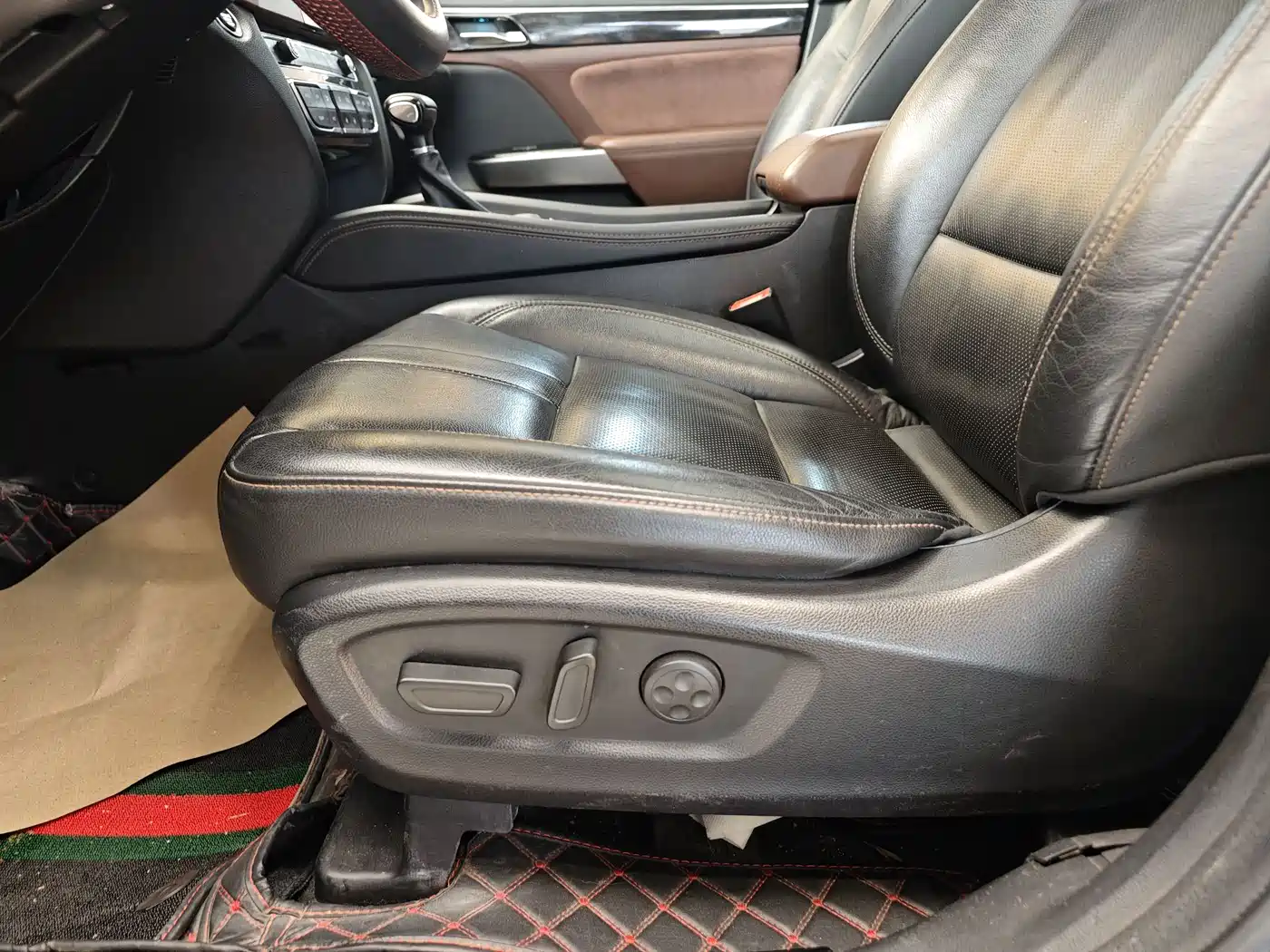GAC Trumpchi Trumpchi GS8 2017 320T 2WD Luxury Smart Connect (7-seater) фото 10