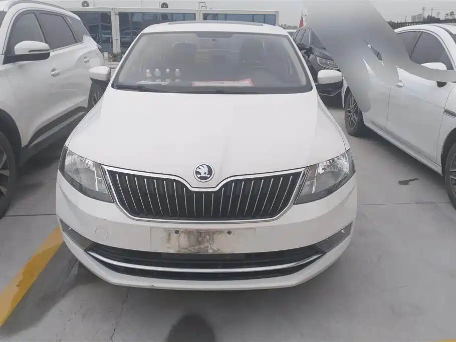 Škoda Skoda Rapid Spaceback 2019 1.5L Automatic Comfort Edition фото 2