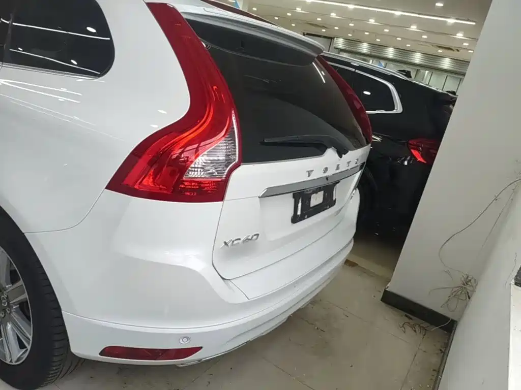 Фото 6 - Volvo XC60