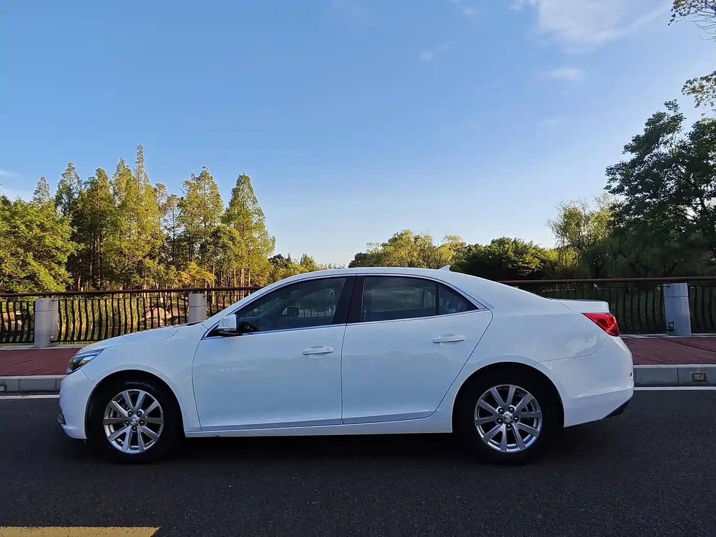 Chevrolet Malibu 2014 2.0L Automatic Luxury фото 8