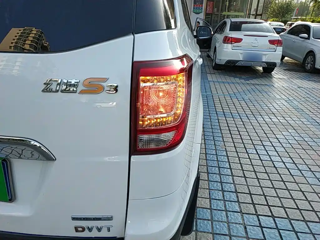 BAIC Huansu S3 2016 2016 1.5L Manual Startup Edition
