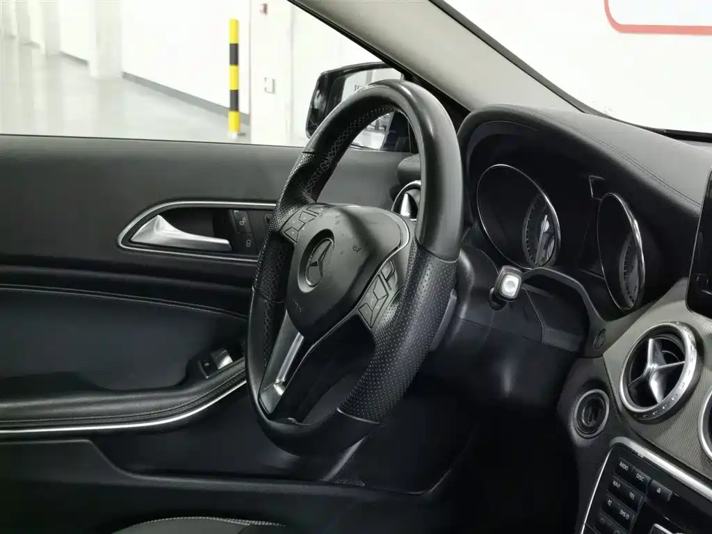 Mercedes-Benz GLA 2015 GLA 220 4MATIC Fashion Edition фото 22