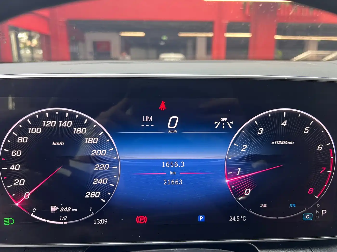 Mercedes-Benz GLC 2024 GLC 260 L 4MATIC Luxury 5-seater фото 8