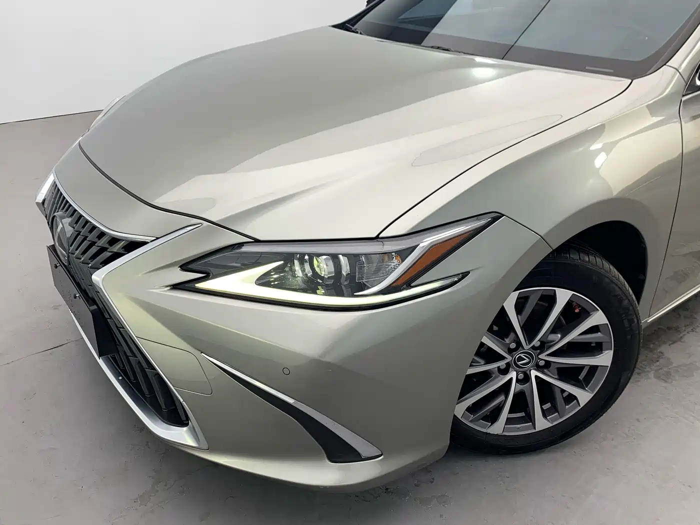 Lexus ES 2022 200 Excellence Edition фото 7