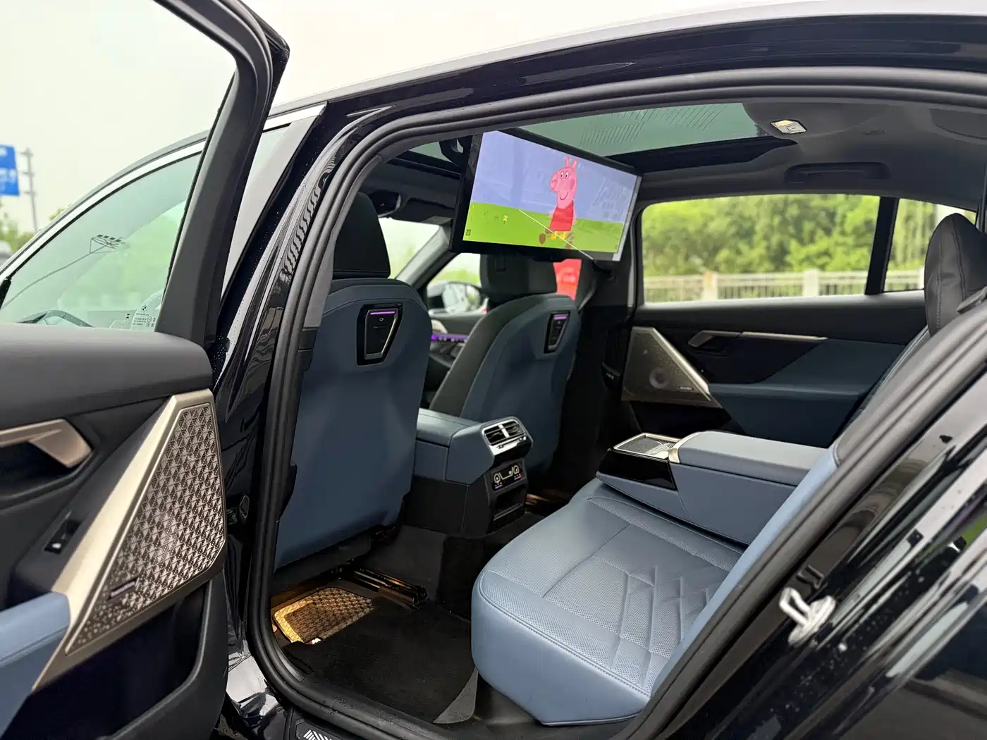 BMW 5 Series 2024 530Li Premium Luxury Package фото 4