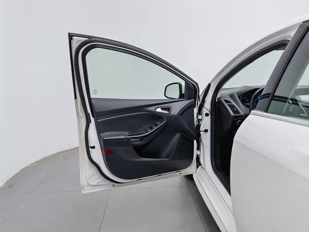 Photo 8 - Ford Focus
