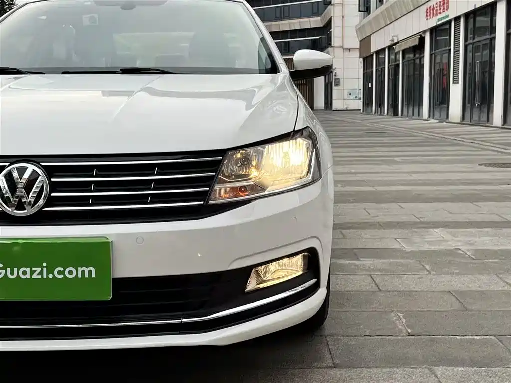 Volkswagen Lavida 2015 230TSI DSG Luxury Edition фото 24