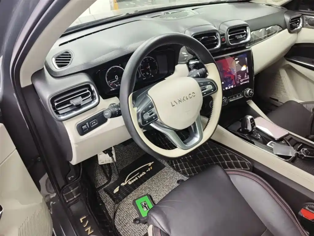 Lynk & Co 02 2018 Model 1.5T DCT 2WD Yao Pro Edition China V фото 10