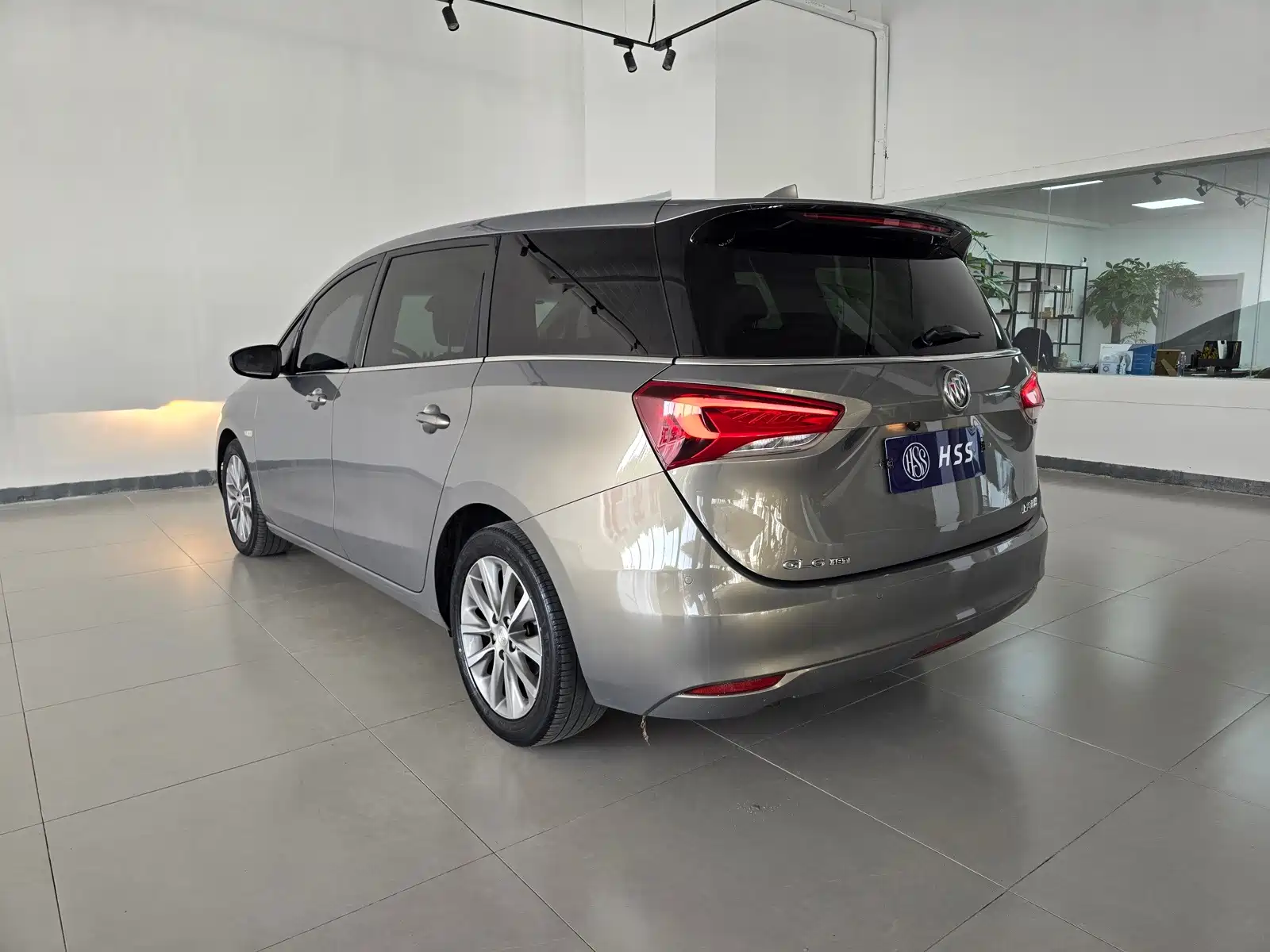 Photo 5 - Buick GL6
