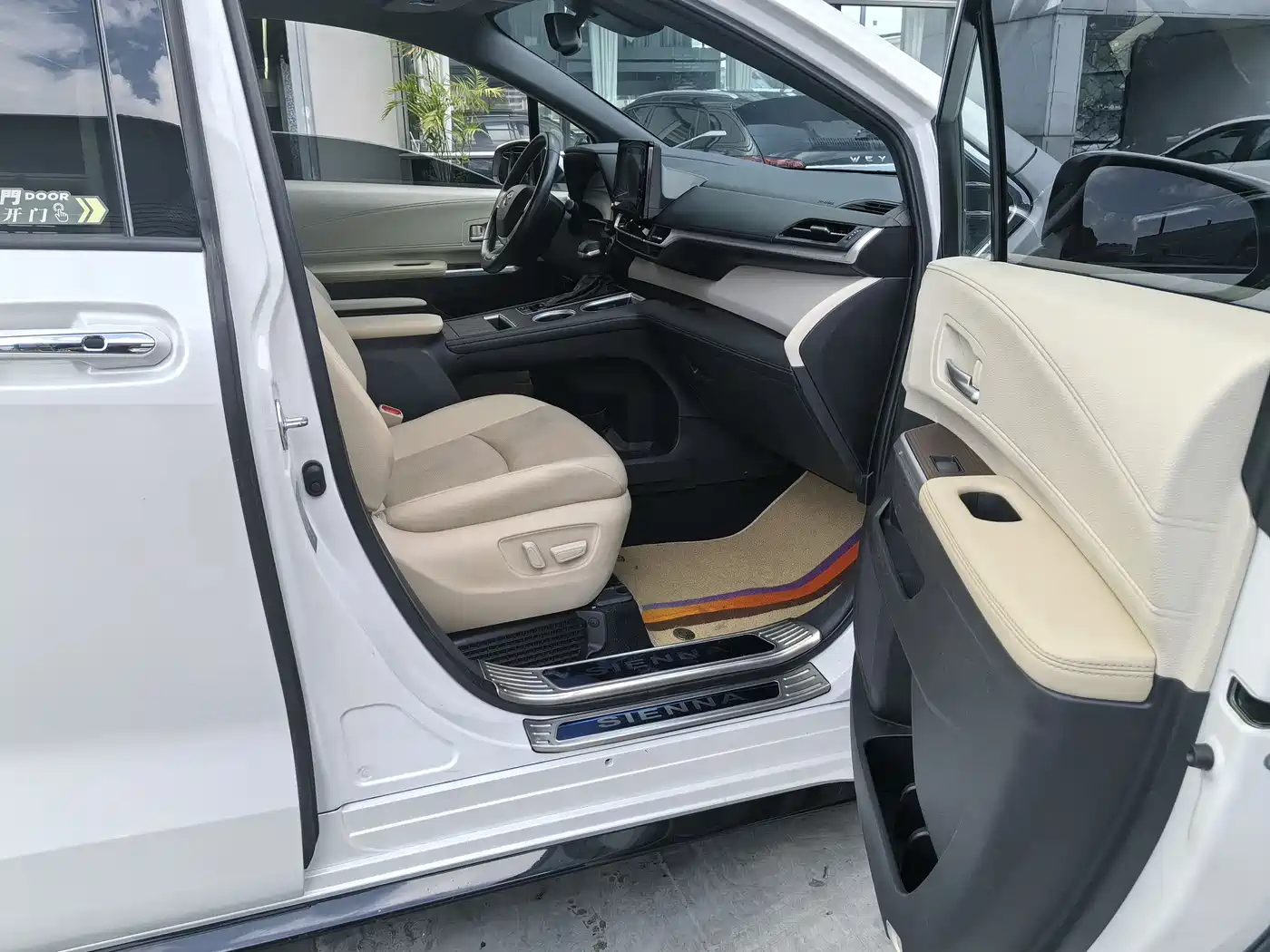 Toyota Sienna 2021 2.5L Hybrid Luxury Edition фото 5