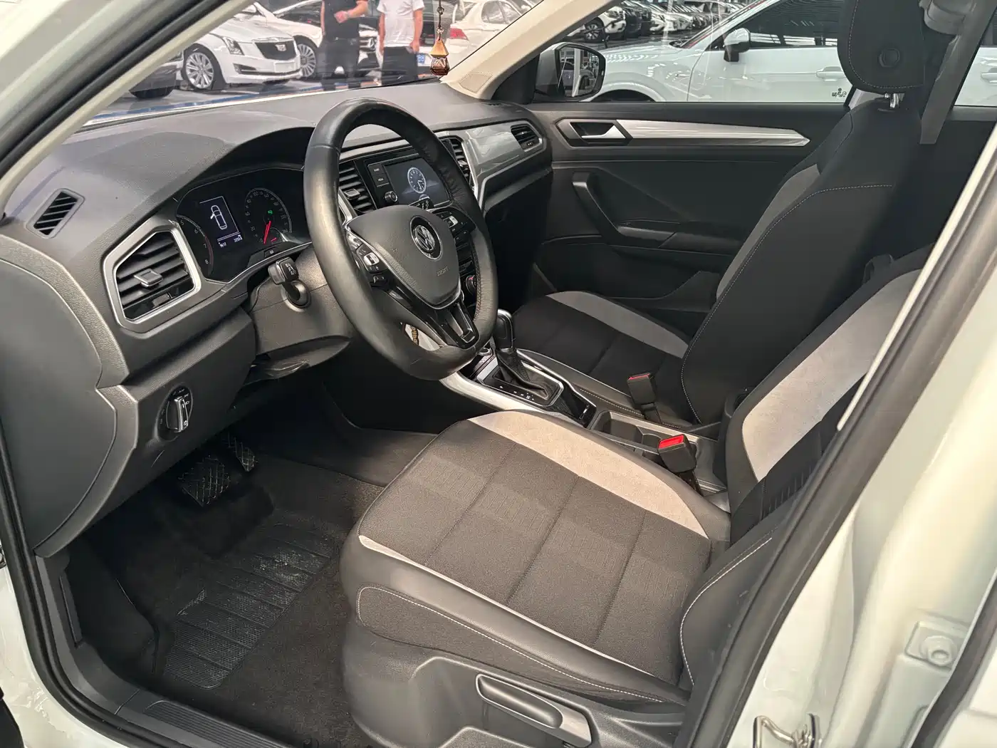 Volkswagen T-ROC 2020 230TSI DSG 2WD Progressive фото 4