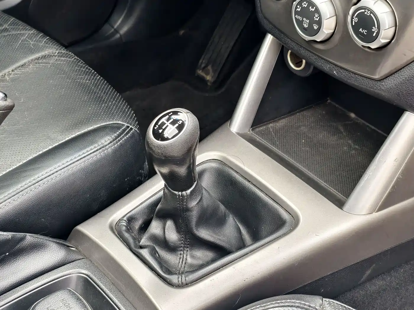 Subaru Forester 2010 2.0XS Manual Luxury Edition фото 19