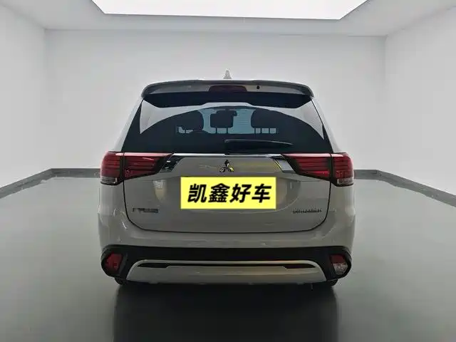 Mitsubishi Outlander 2020 2.0L 2WD Premium 5-seater фото 5