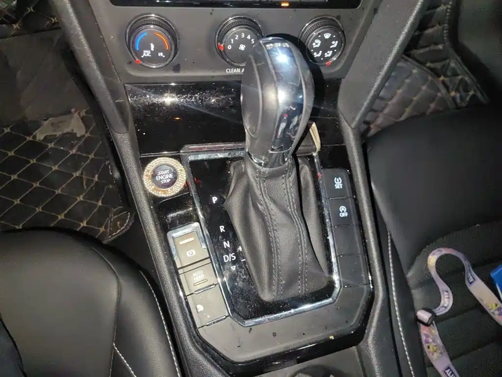 VOLKSWAGEN LINGDU