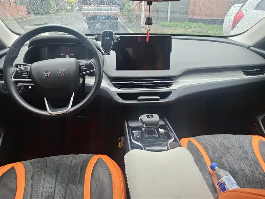 Hongqi E-QM5 2023 620km PLUS фото 12