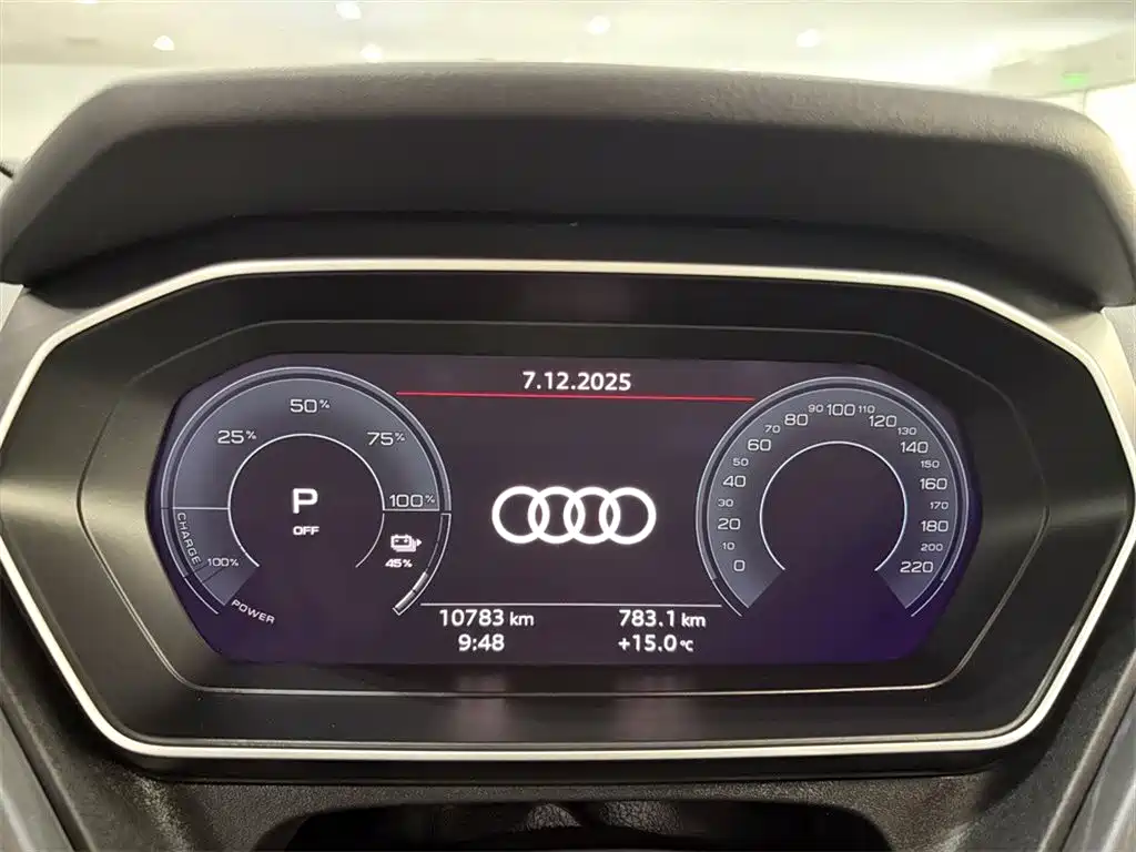 AUDI Q4 E TRON