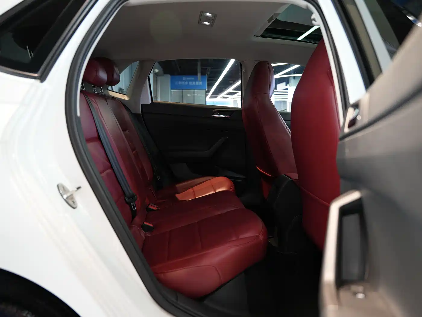 Volkswagen Polo 2019 Plus 1.5L Automatic Panorama Enjoyment Edition фото 21