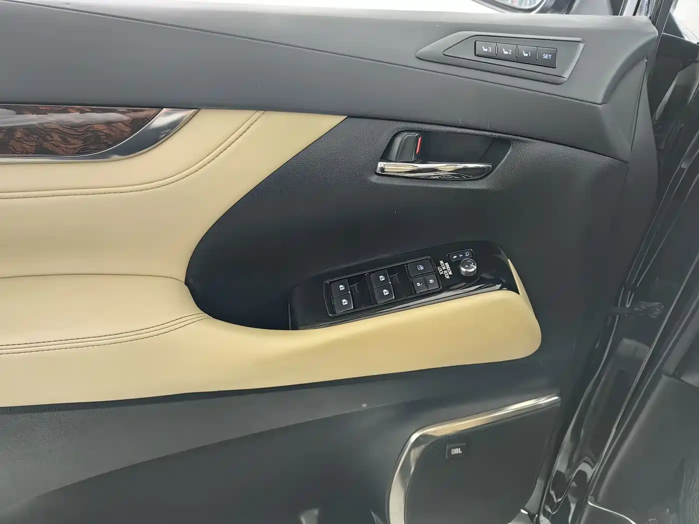 Toyota Alphard 2018 Facelift 3.5L Luxury Edition фото 4