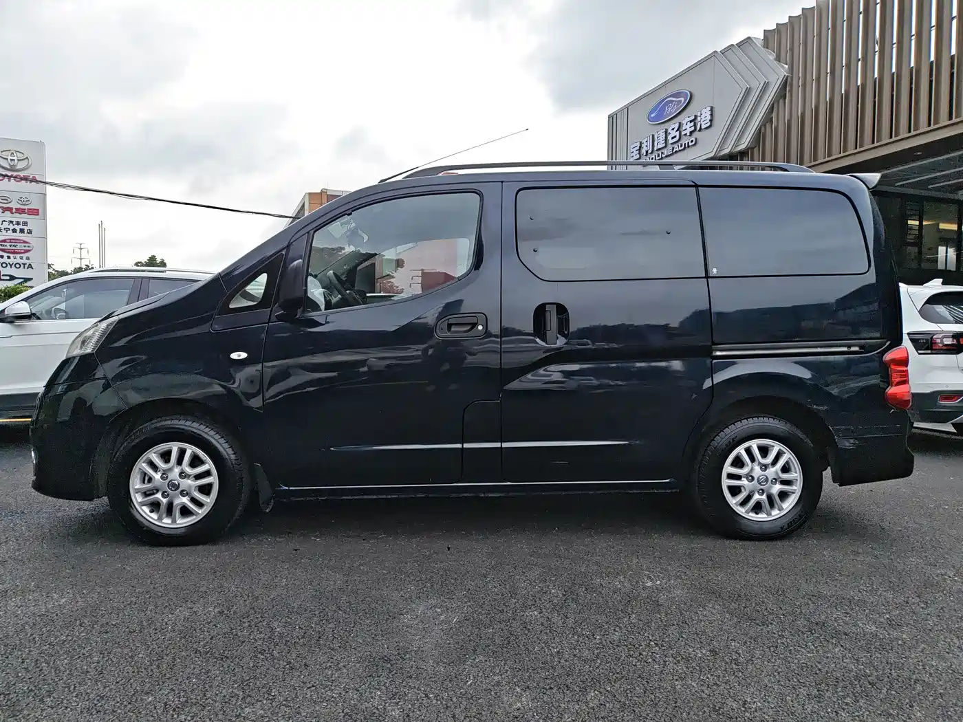 Nissan NV200 2014 2014 1.6L CVT Luxury (China IV)
