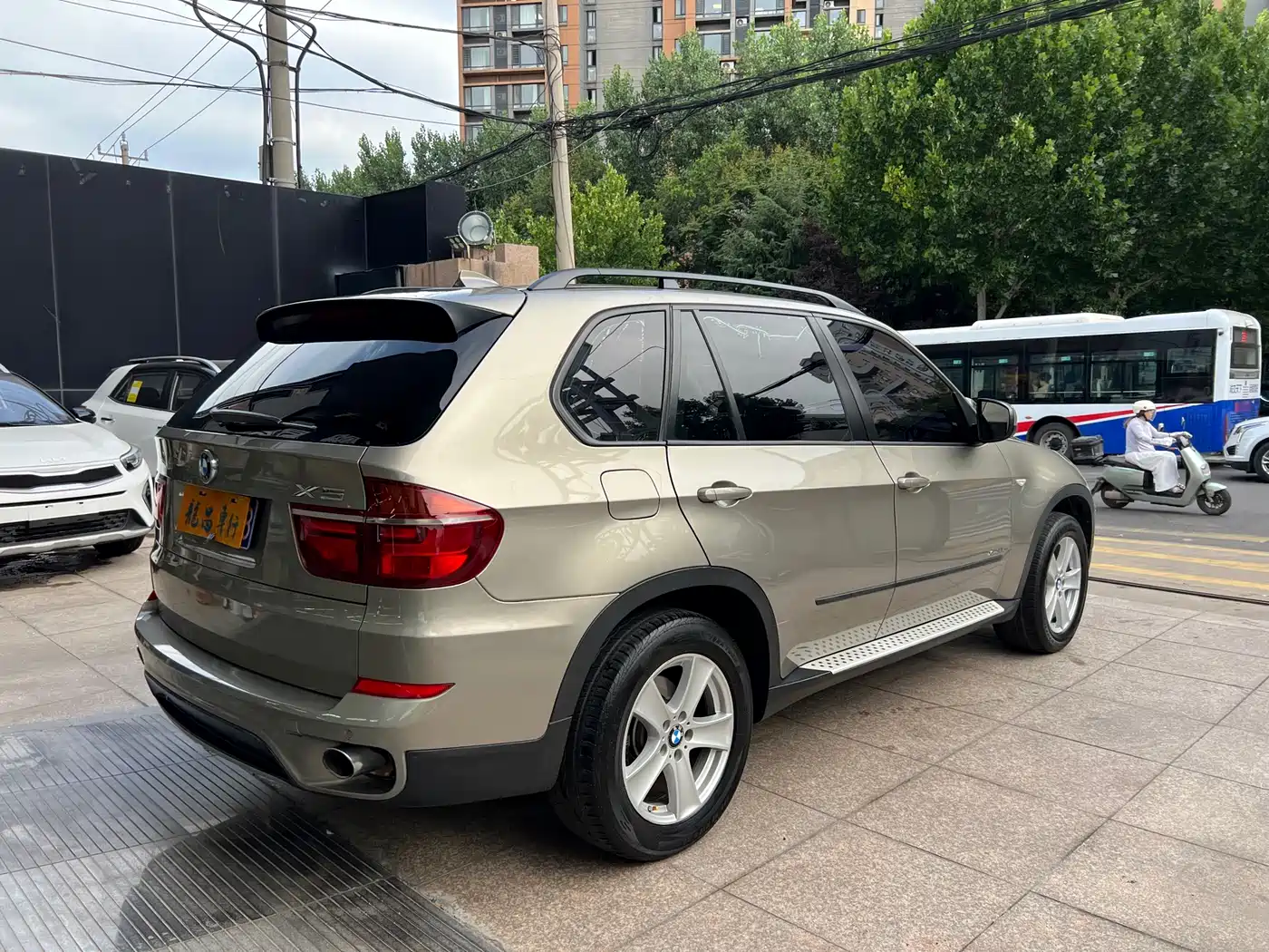 BMW X5 (Import) 2011 xDrive35i Leading Edition фото 4