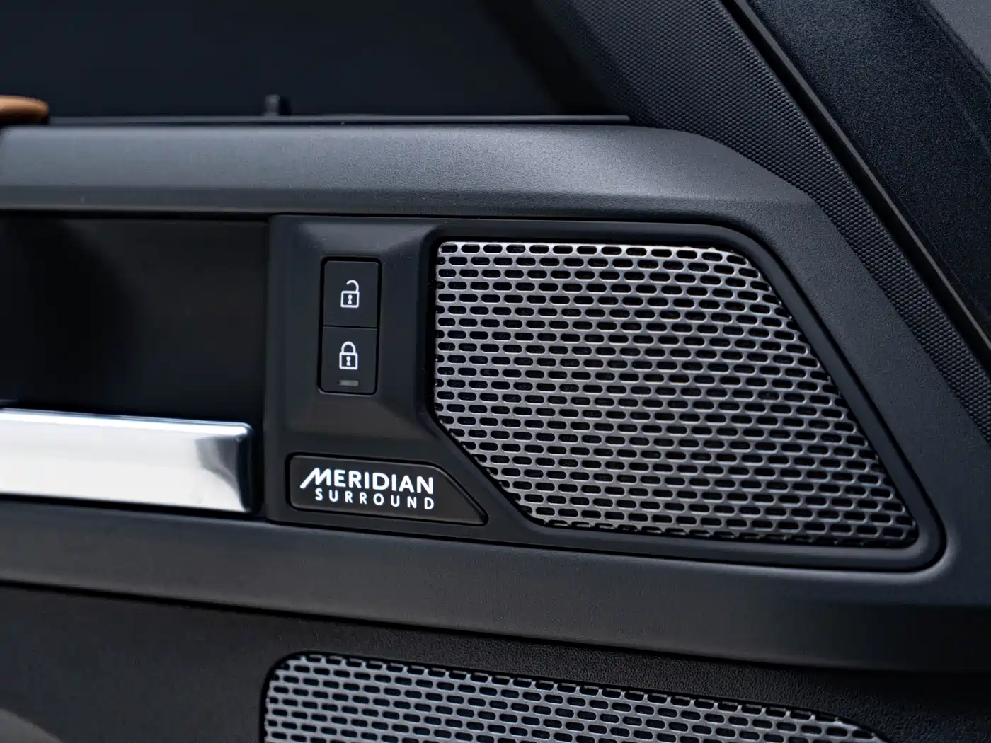 Land Rover Defender 2023 Facelift 110 3.0T P400 X фото 9