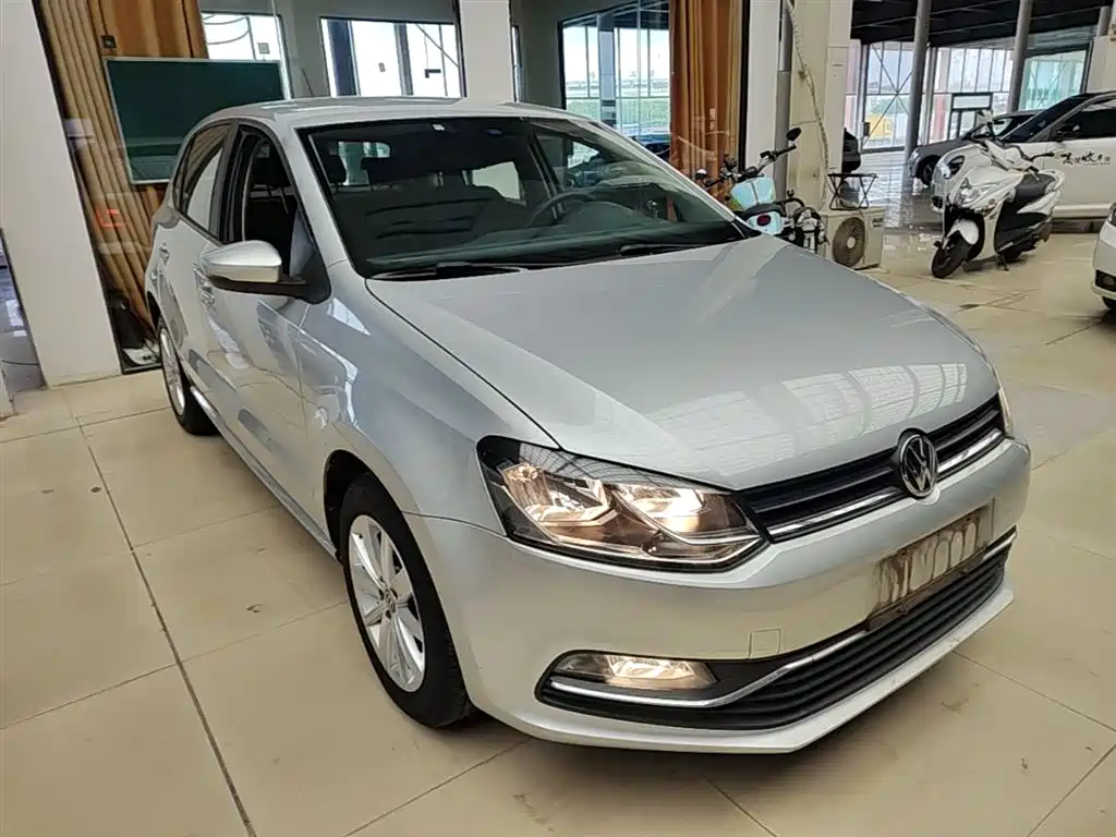 Volkswagen Polo 2014 1.4L Automatic Comfort Edition фото 4